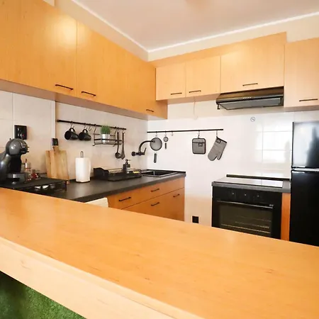 Green Cozy And Central 1bdrm Apartment *