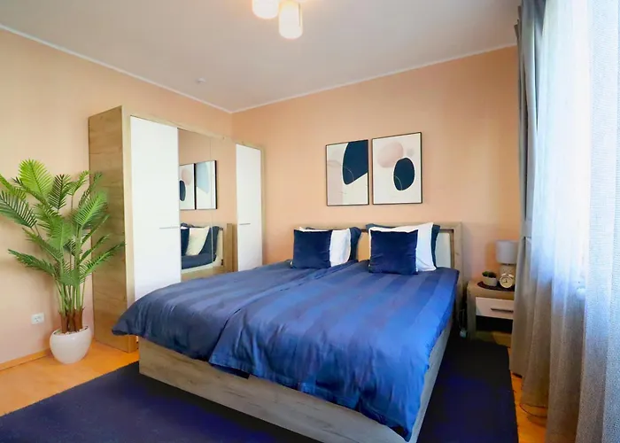 Апартамент Cozy And 1bdrm